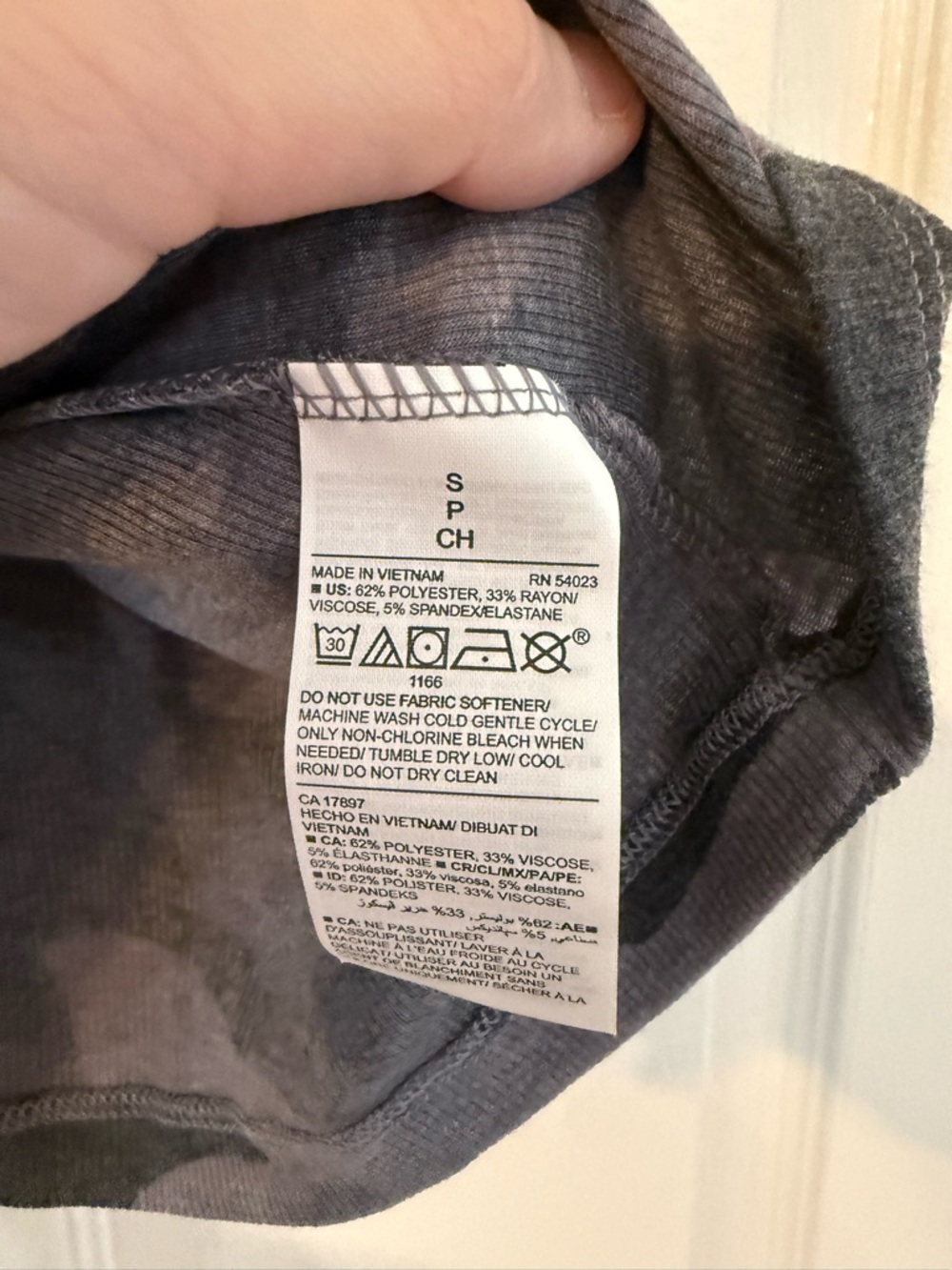 Old Navy Black and Gray Camo Tank Top - Picture 4 of 7